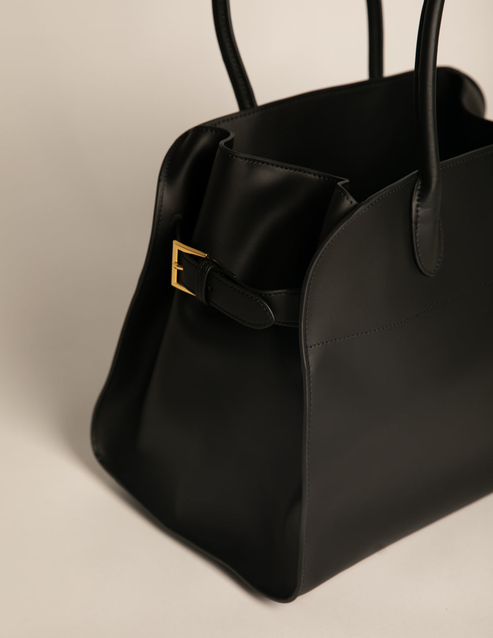 ALLSANTAELLA Valentina Bag in black leather, with rounded handles and buckled side panels.